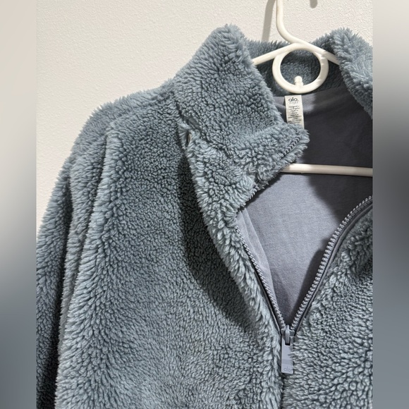 ALO YOGA Foxy Sherpa Cropped Hooded Fleece
Teddy Jacket Steel Blue - Picture 6 of 7